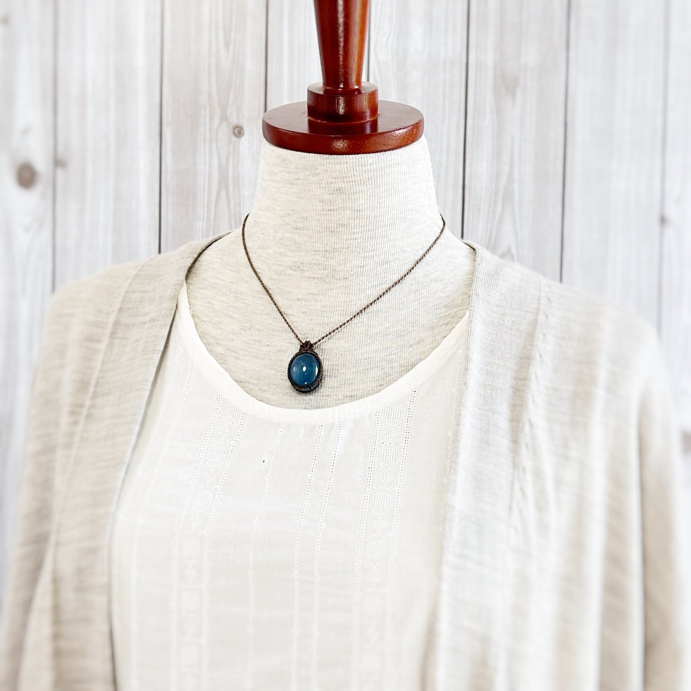 一点物】ディープブルーアクアマリンのオーバルルースを包んだマクラメ