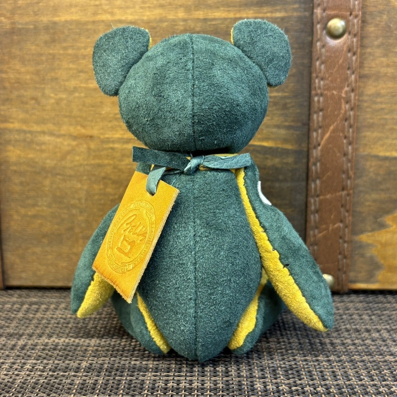 【ピッグスウェード】のベルベア★マイスターの手作り「ベルズベア」グリーン×イエロー系　写真の1点販売です