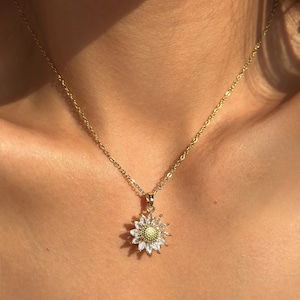 Daisy Zirconia Necklace