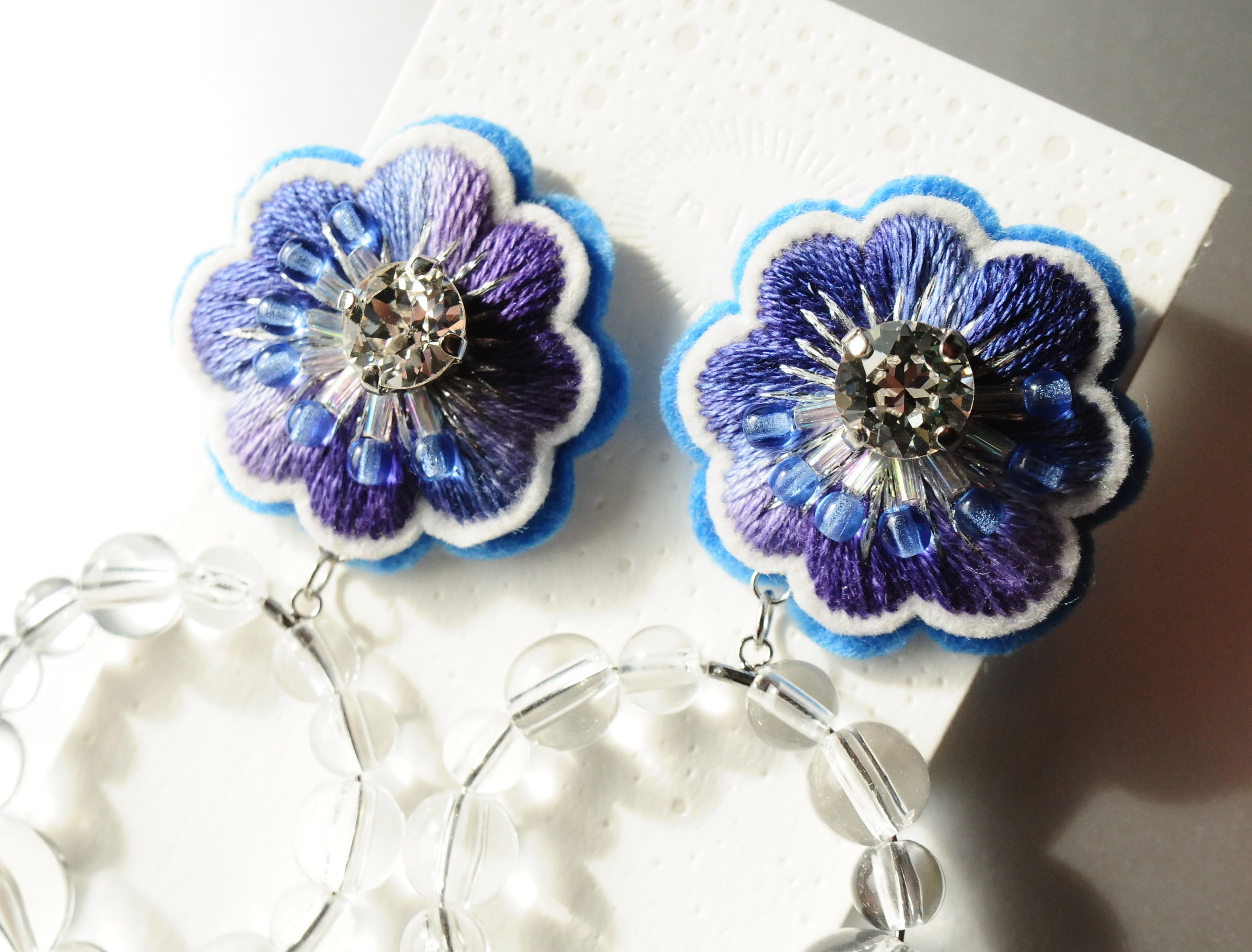 < No Name ~名前のない花~ >『 雫まとう花 』イヤリング