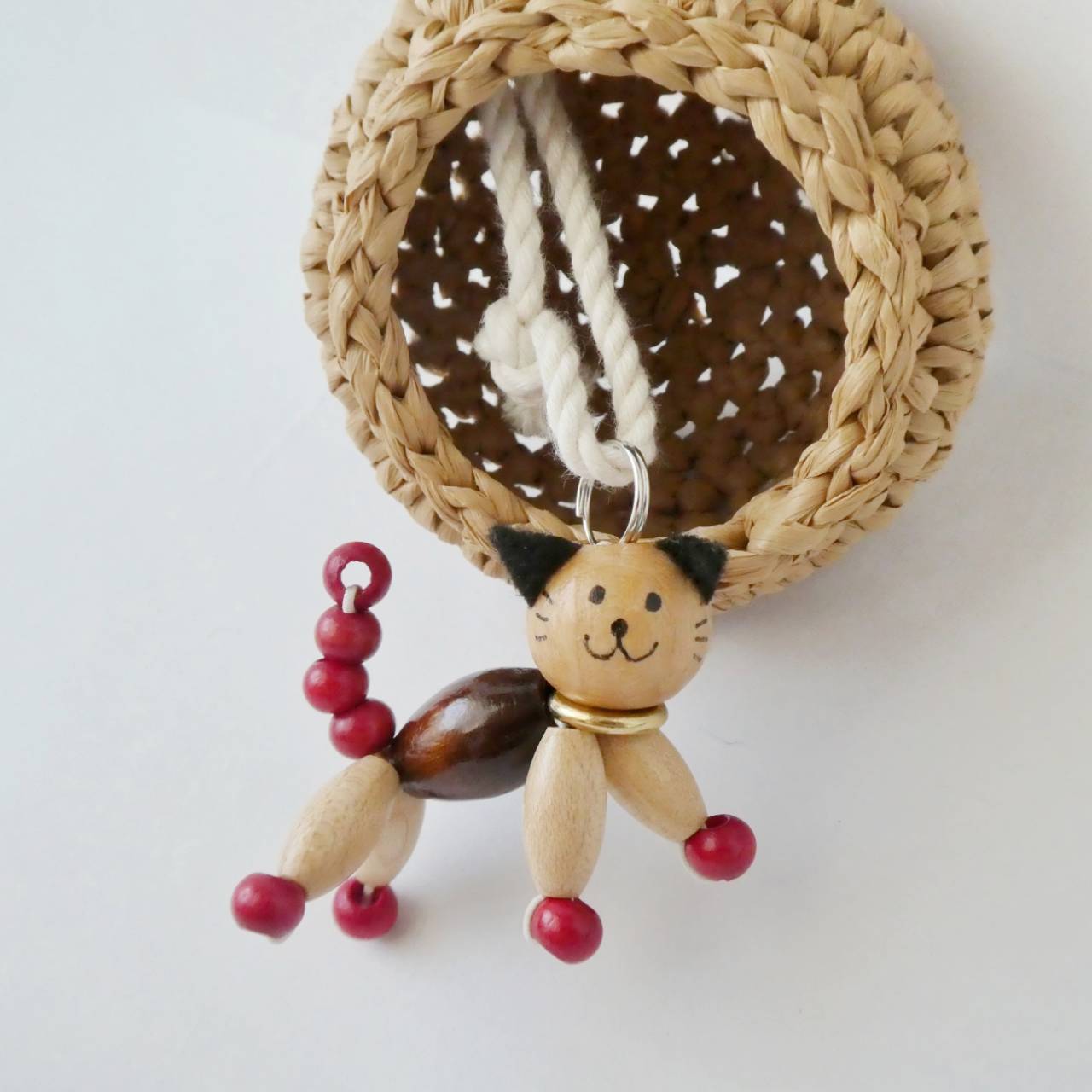 手作りキット】かぎ針編みで作る、ねこちぐらキーホルダー 編み物