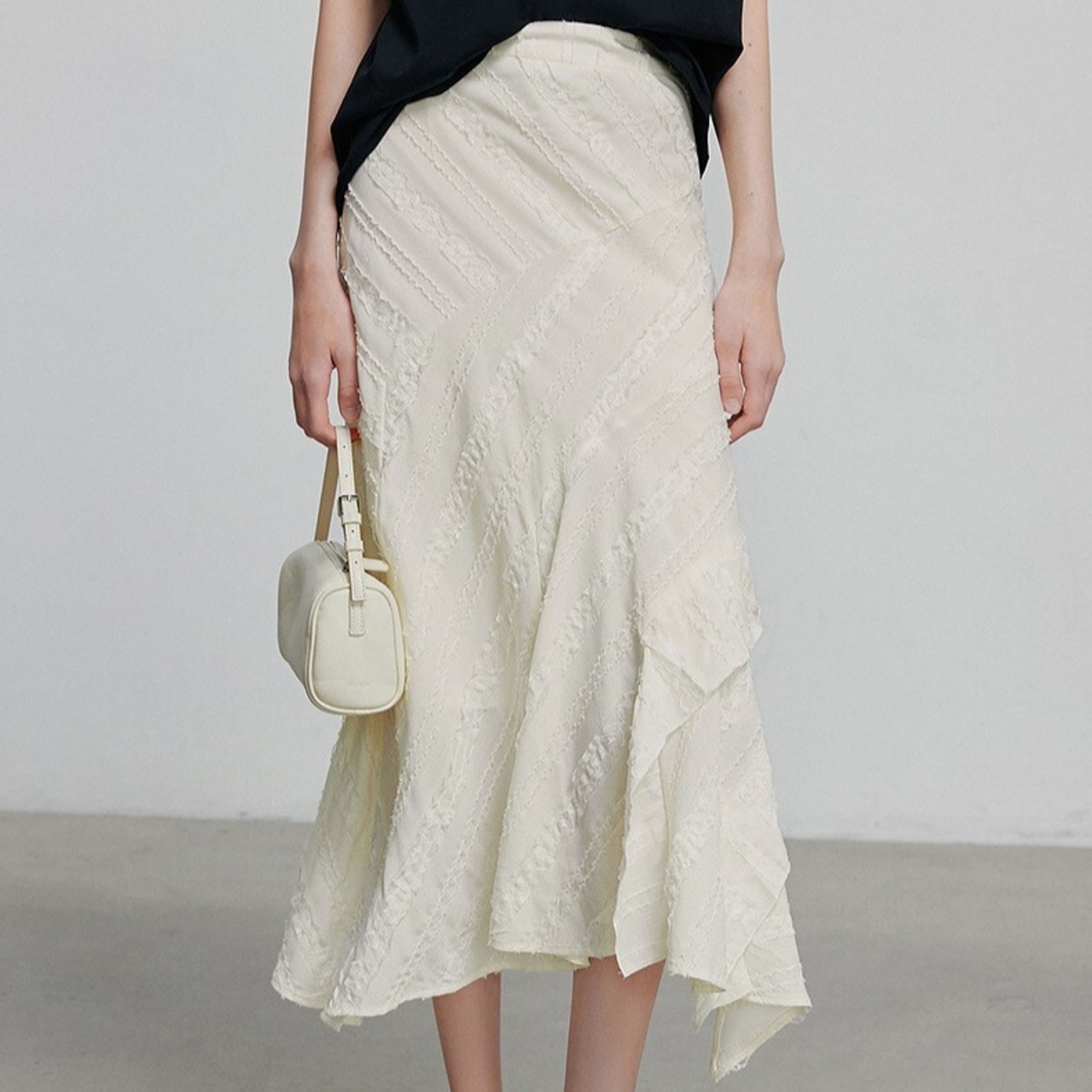 Layered Fluttery White Beige Skirt / レイヤー フラタリー ホワイトベージュ スカート
