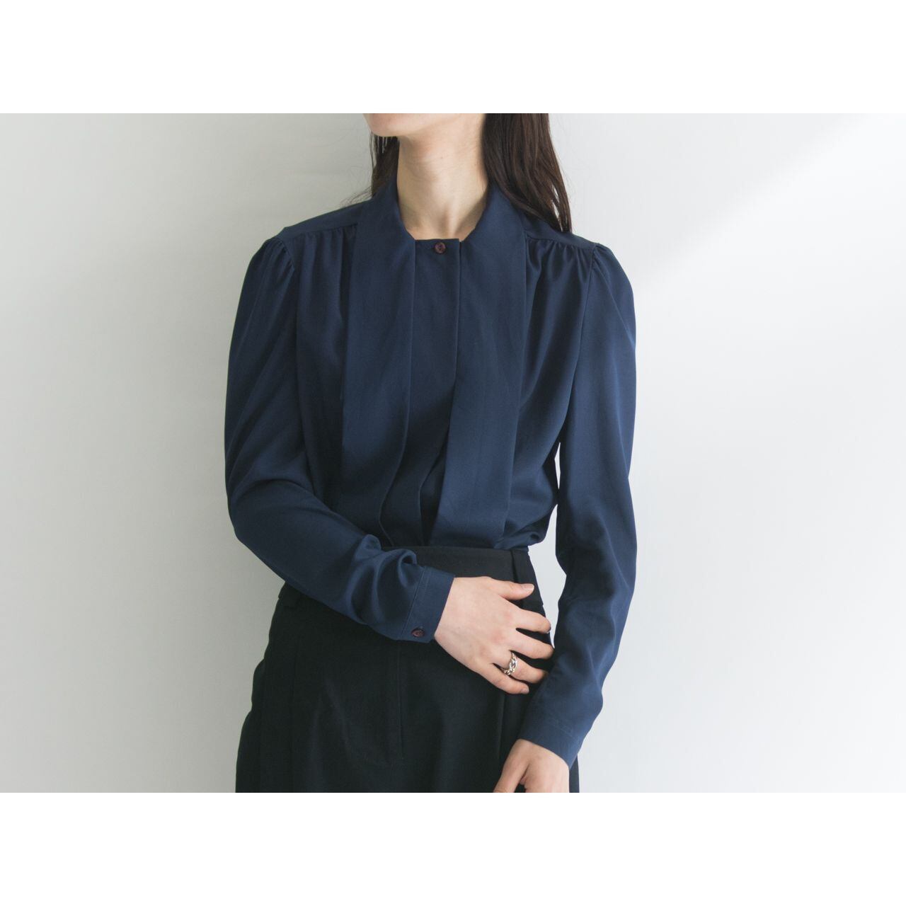 【Made in Italy】Tie collar pleated blouse（イタリア製 タイカラープリーツブラウス）4a