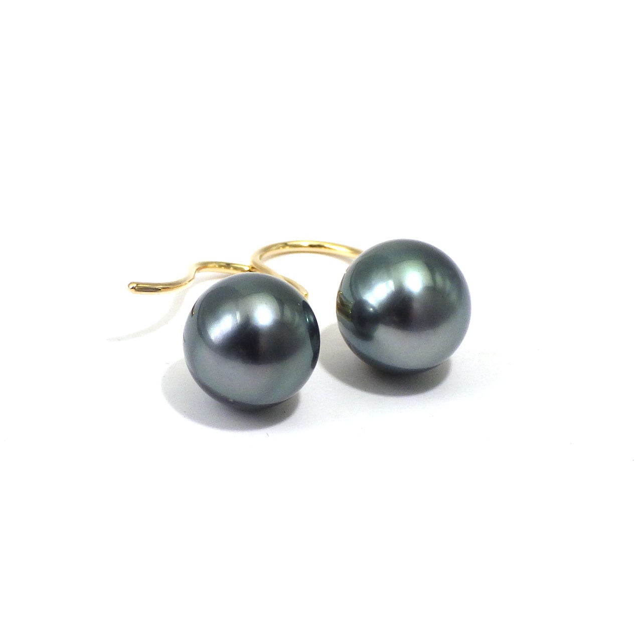 K18YG 南洋黒蝶真珠フックピアス 9.0－9.5mm（KR80205） | KAWABE