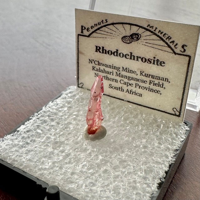 ロードクロサイト / マンガナイト【Rhodochrosite on Manganite】南アフリカ産