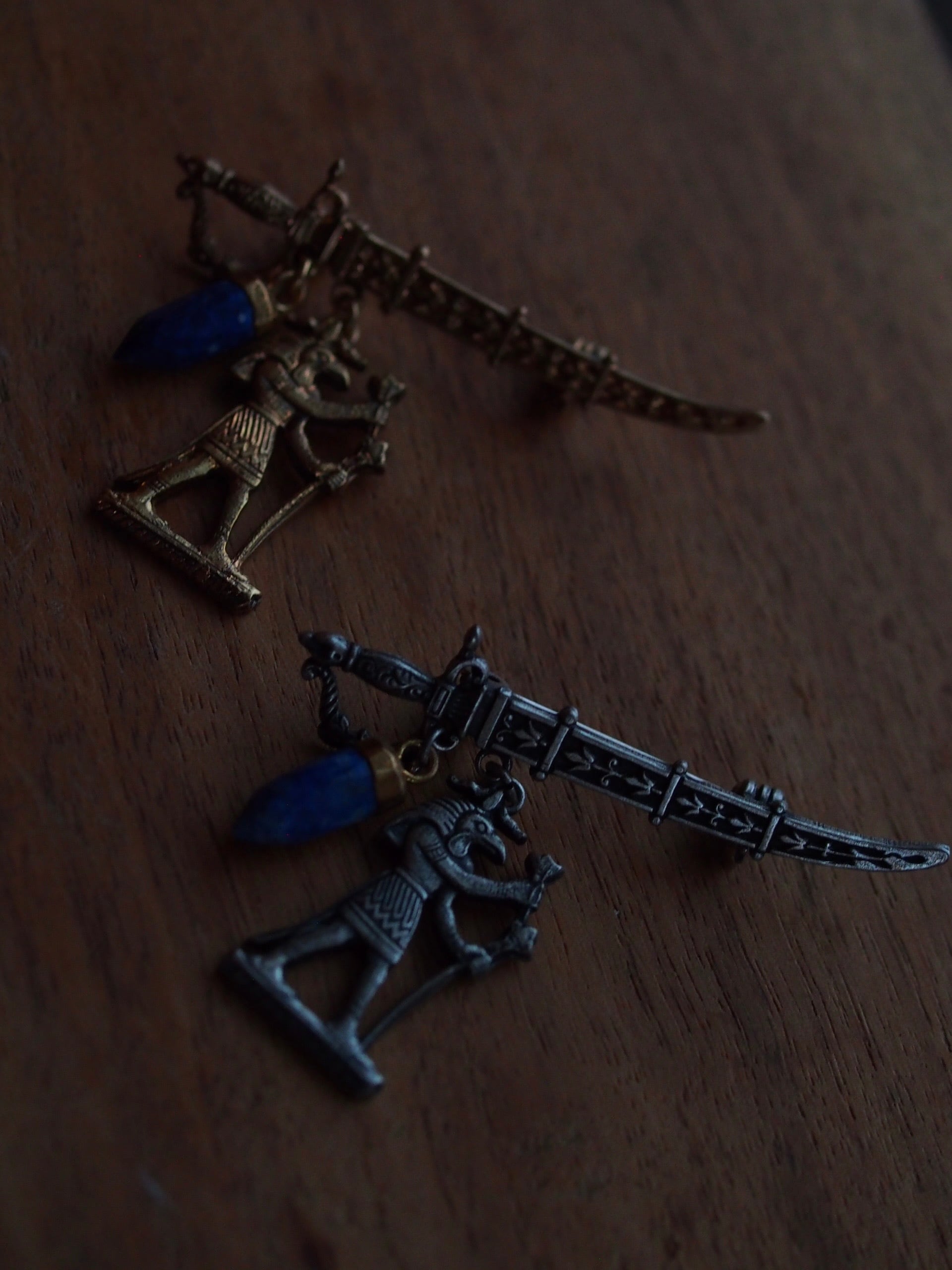 トト神とラピスラズリのブローチ・Thoth and Lapis lazuli pin | TARA