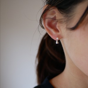 Eucalyptus ユーカリグロボラス一粒パールピアス（silver）/ YUKIKO MATSUI