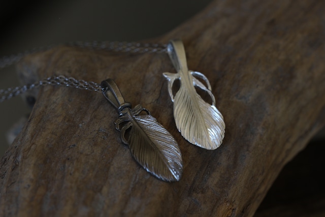Gold Shaft Feather necklace