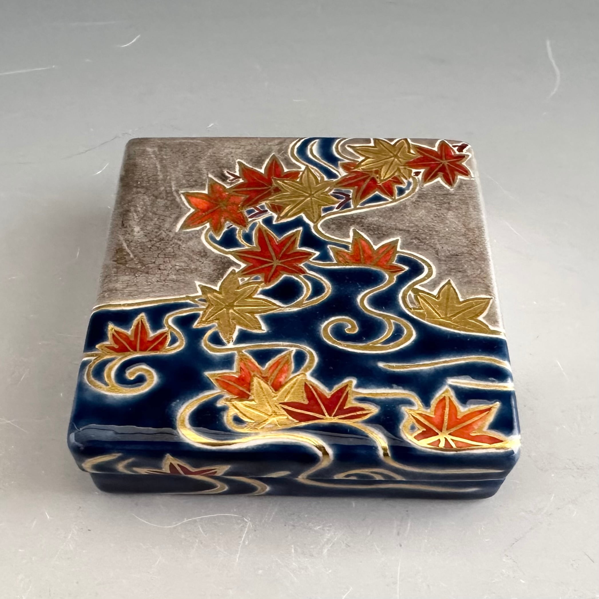 茶道具 色紙形 紅葉流水 香合 水無月窯 藤谷芳哉 共箱 秋 もみじ 炉用