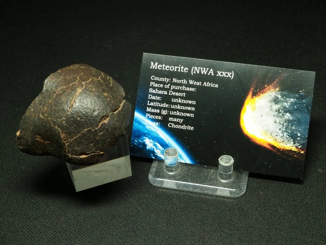溶解痕！超極上！コンドライト隕石【NWA xxx 】【133g】【未分類】サハラ砂漠（アルジェリア・モロッコ国境）/石質隕石/鉱物