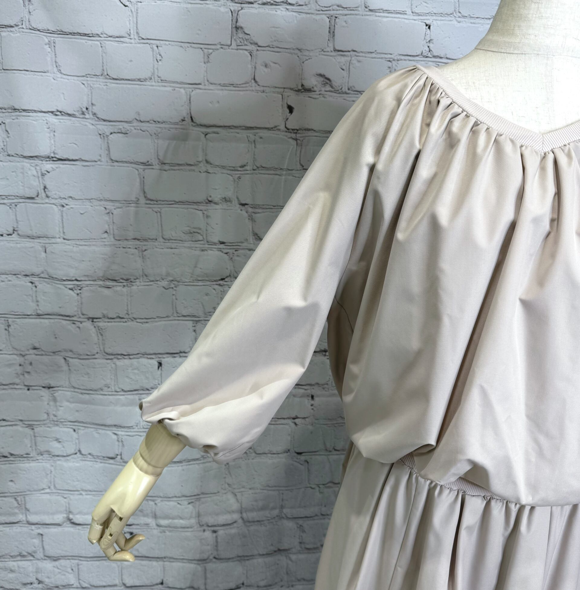 SALE！ayane アヤン Vネックバルーンシルエットブラウス 824501 