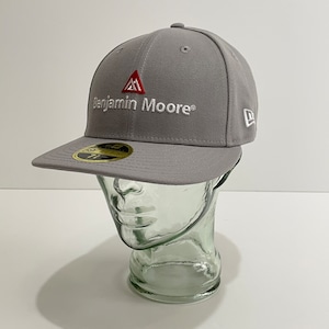 -NEW- NEW ERA × BENJAMIN MOORE COMPANY CAP -LOW PROFILE-  [LIGHT GREY/WHITE]