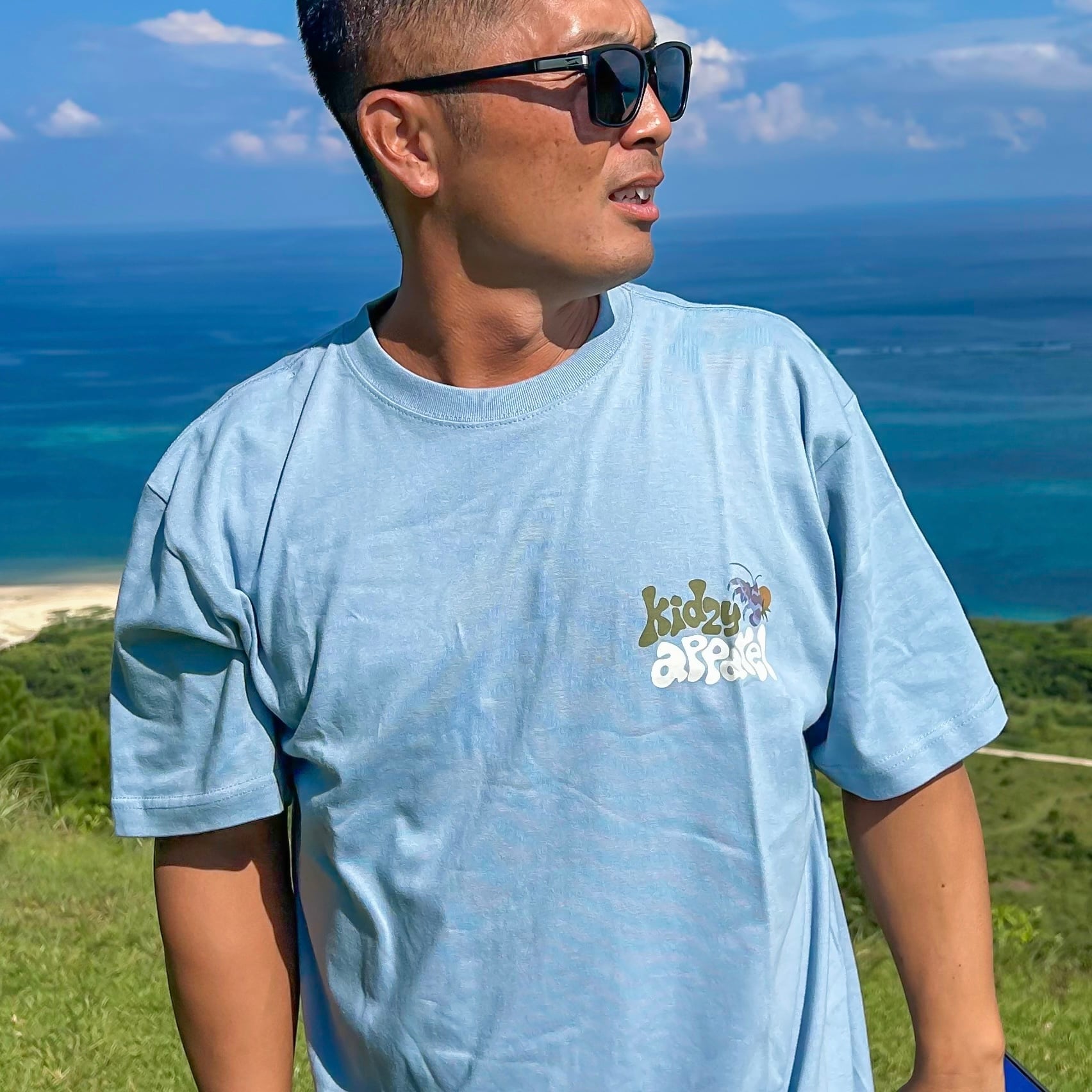 ワンポイントヤシガニ ブルーアースカラーT-shirts | KIDZY APPAREL