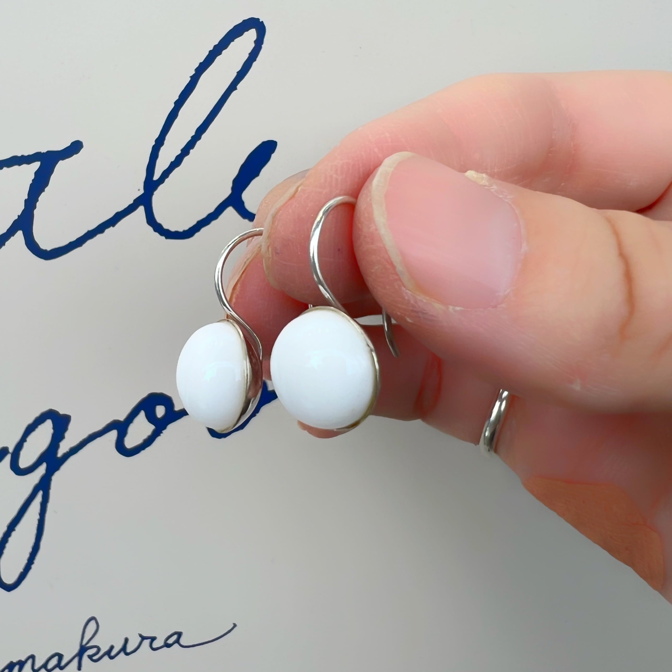 ラウンド ホワイトアゲート フック ピアス | 【公式通販】鎌倉の