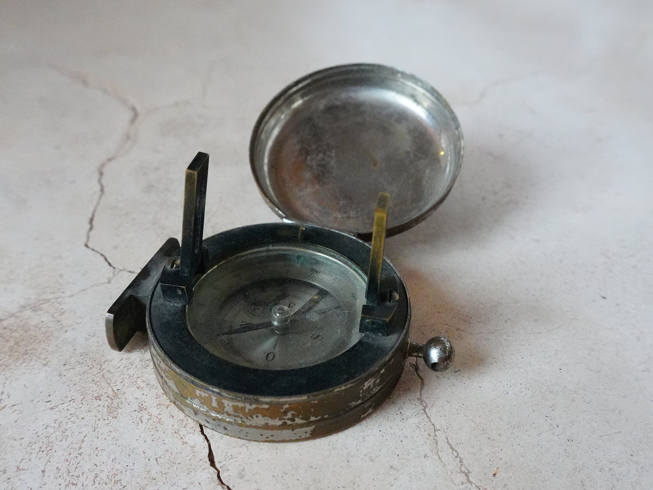 フランス フランス軍 ヴィンテージコンパス|モロッコ発 サハラとアトラスを渡った測量器具