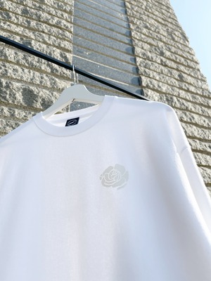 MAGNUM WEIGHT OVERSIZED LONG-SLEEVE WHITE TEE  " Rose in White "