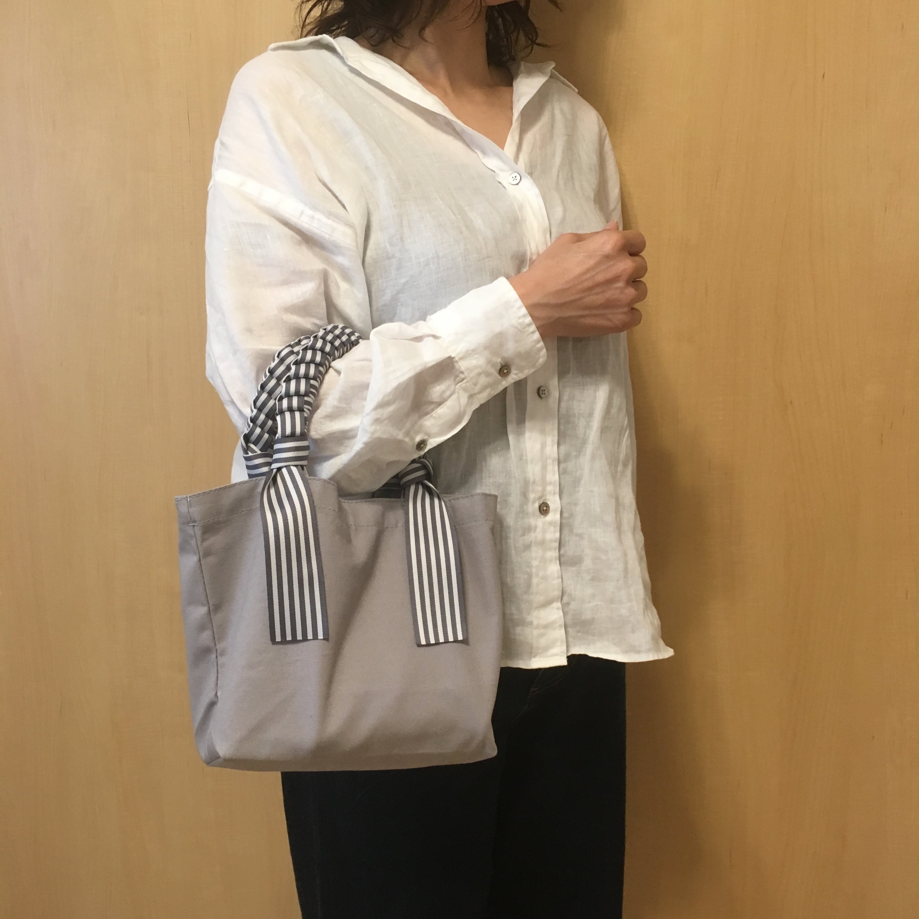 ハンドメイド ハンドル編みリボンバッグ グレー | Lealis