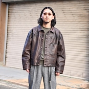 CCUの新作「TRUCKER JACKET」フェイデッドブラウンコーディネート