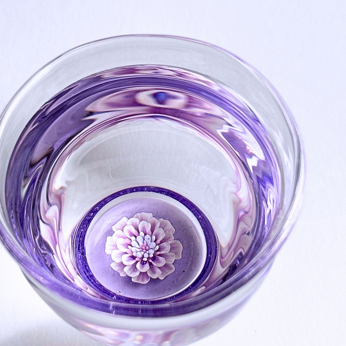 うす紫の花咲く酒器グラス | さくら坂ぐらす