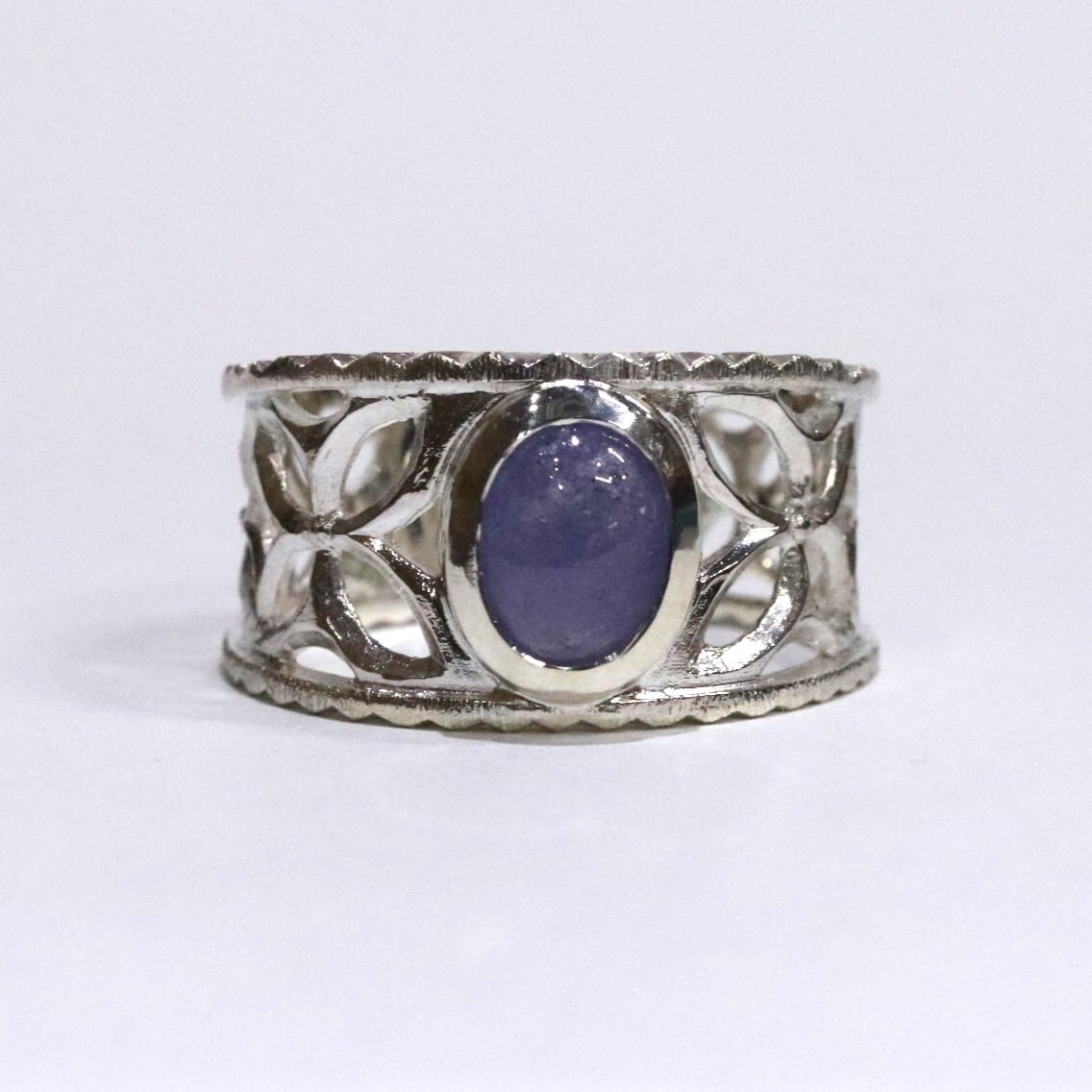 洋彫りリング タンザナイト