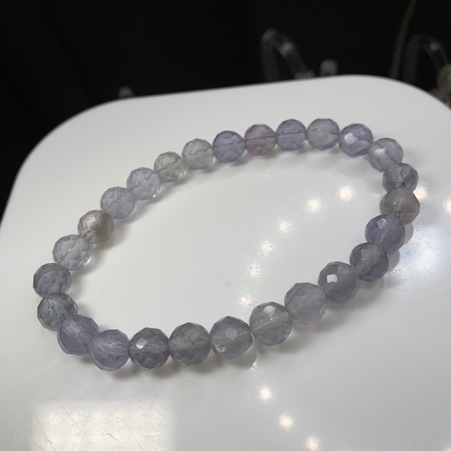変わった色合い✩フローライトカットブレスレット
