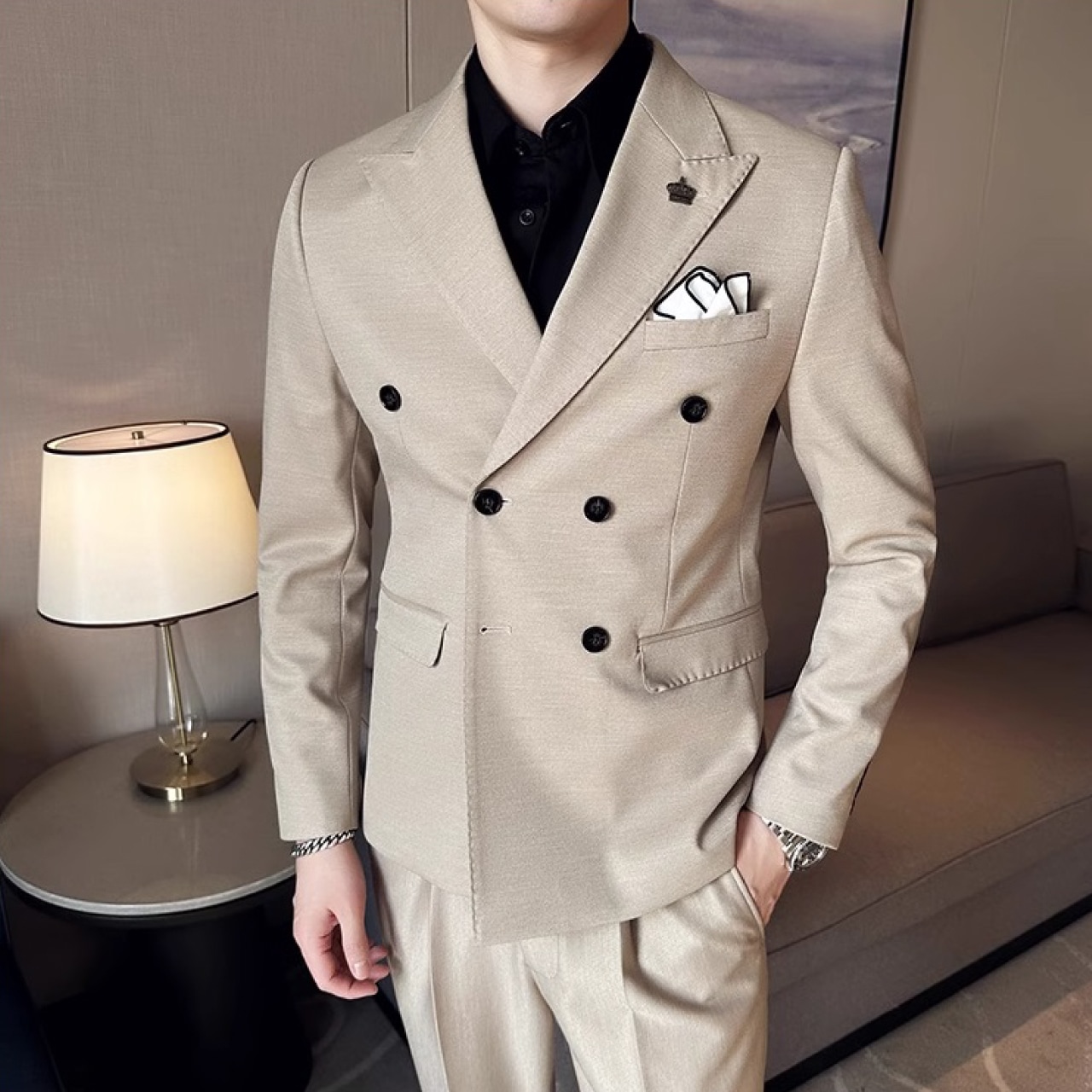 ビジネスシーンからフォーマルな場面まで幅広く活躍するダブルブレストスーツ　SU003