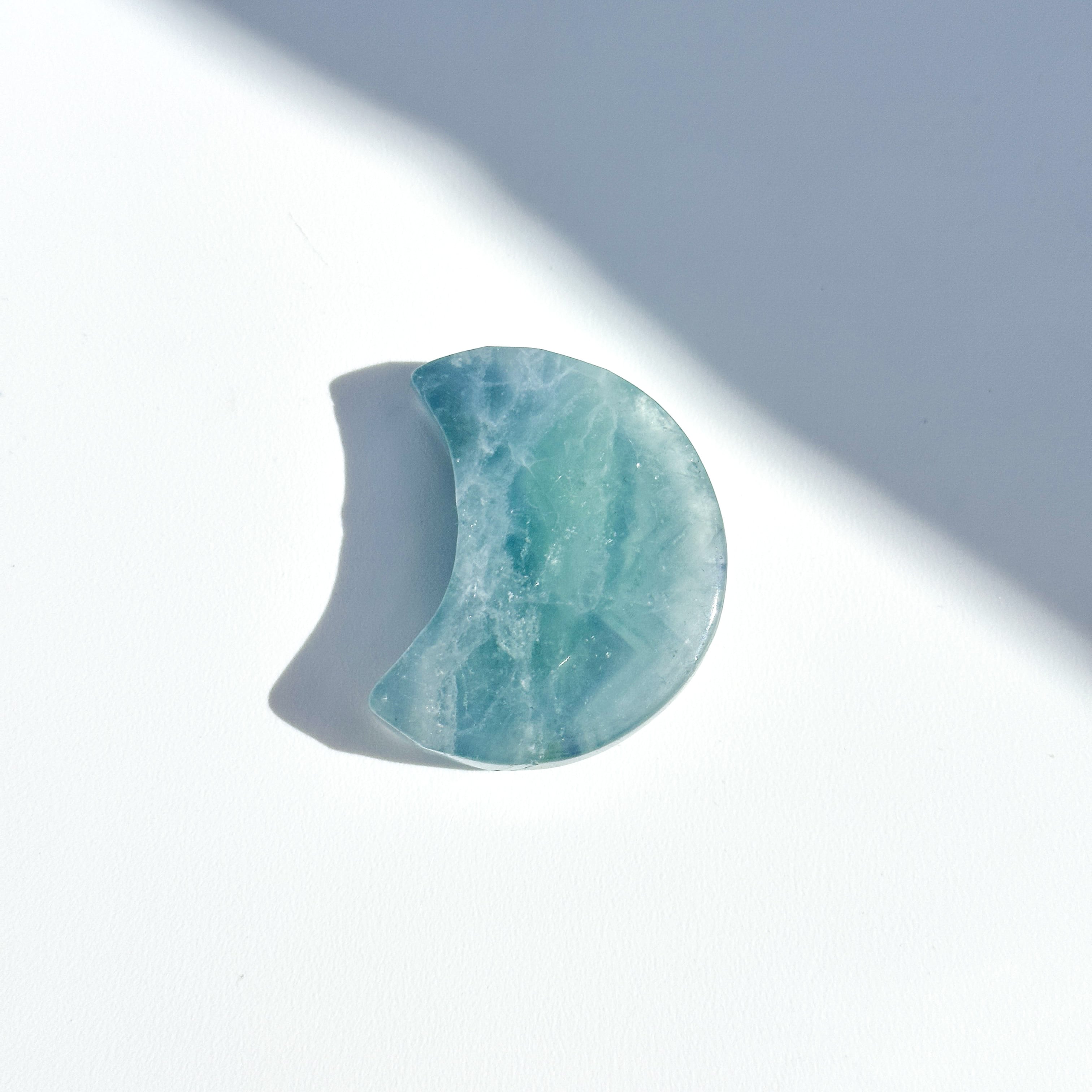 ブルーフローライト 三日月22◇ Fluorite ◇天然石・鉱物・パワーストーン・インテリア