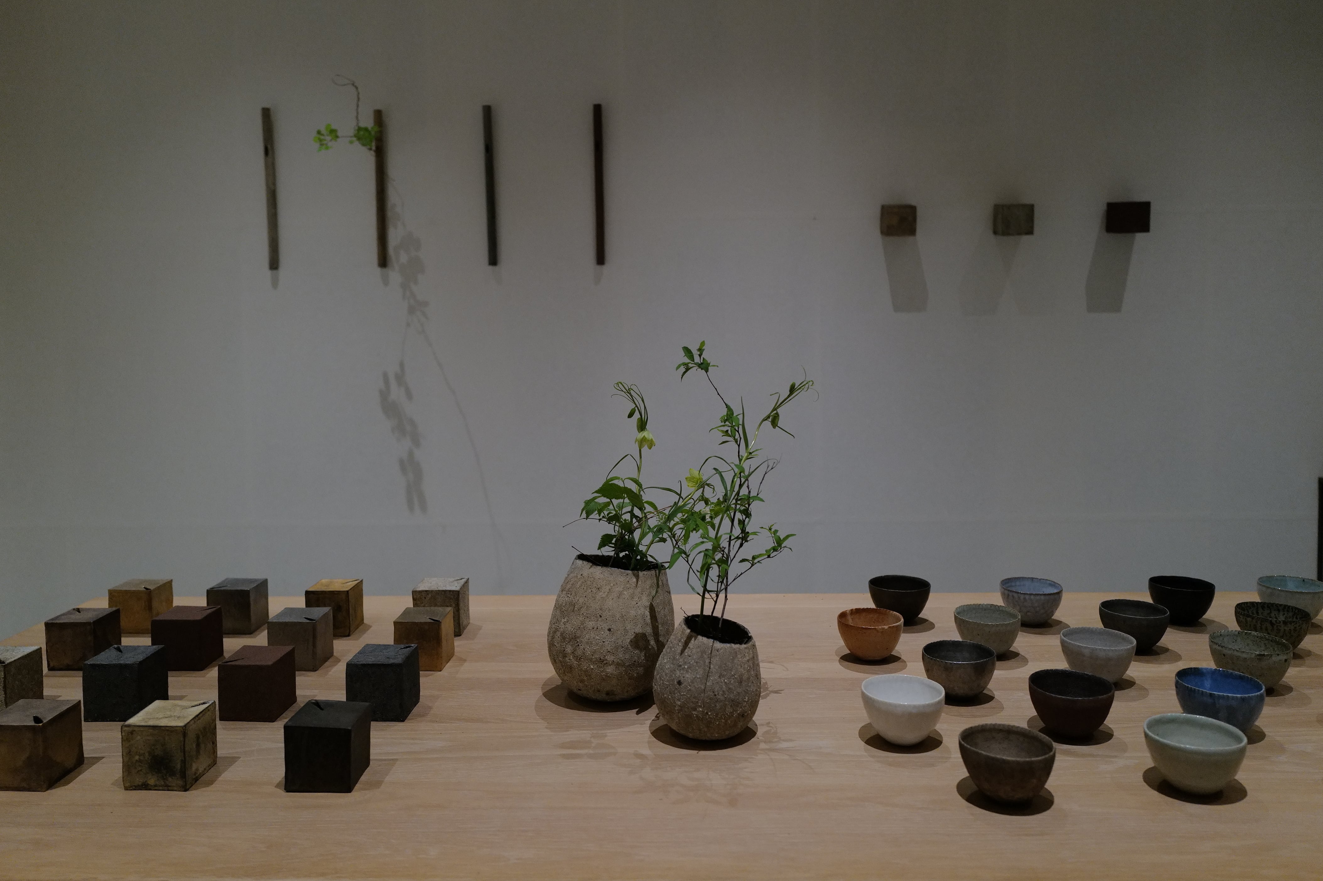 村上 躍 82. 白灰化粧花器 | 陶屋なづな