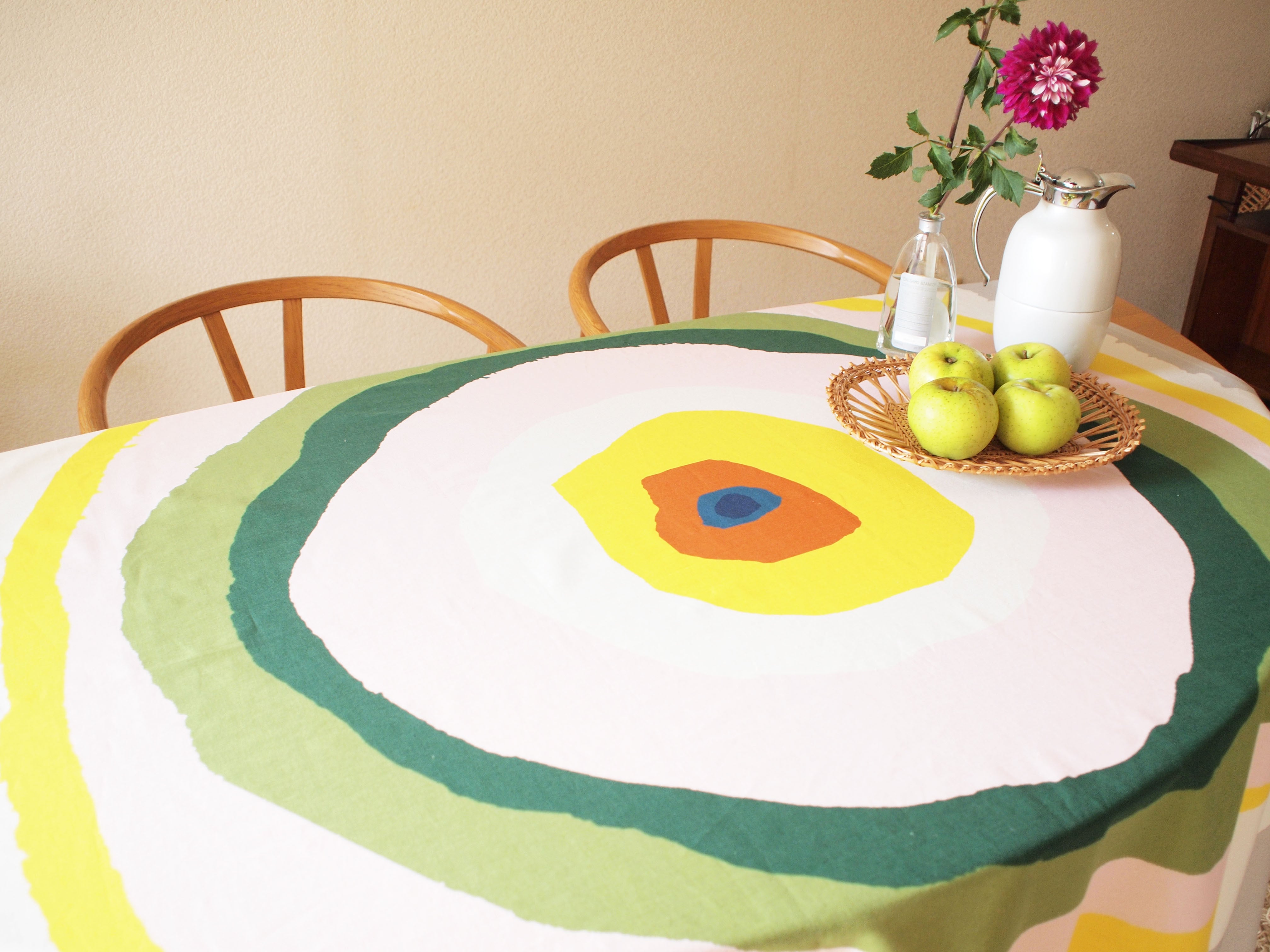 テーブルクロス まるい模様
