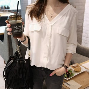 トップス デート シャツ ブラウス カットソー 袖あり 長袖 Vネック かわいい 大人可愛い きれいめ シンプル カジュアル 大人 上品 おしゃれ お洒落 主役級 存在感 春 秋 10代 20代 30代 レディース 女性用 OL 学生 デート お出かけ 公園デビュー 女子会 休日 イベント 旅行 着回し 普段使い ファッション コーデ 楽ちん モテ トレンド 流行 インスタ映え S M L XL 2XL ゆったり ゆる 白 ホワイト 黒 ブラック
