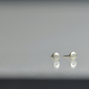 tsuki no iro　（K10GRG・Diamond）　Pierced　earrings　（スタッズタイプ）