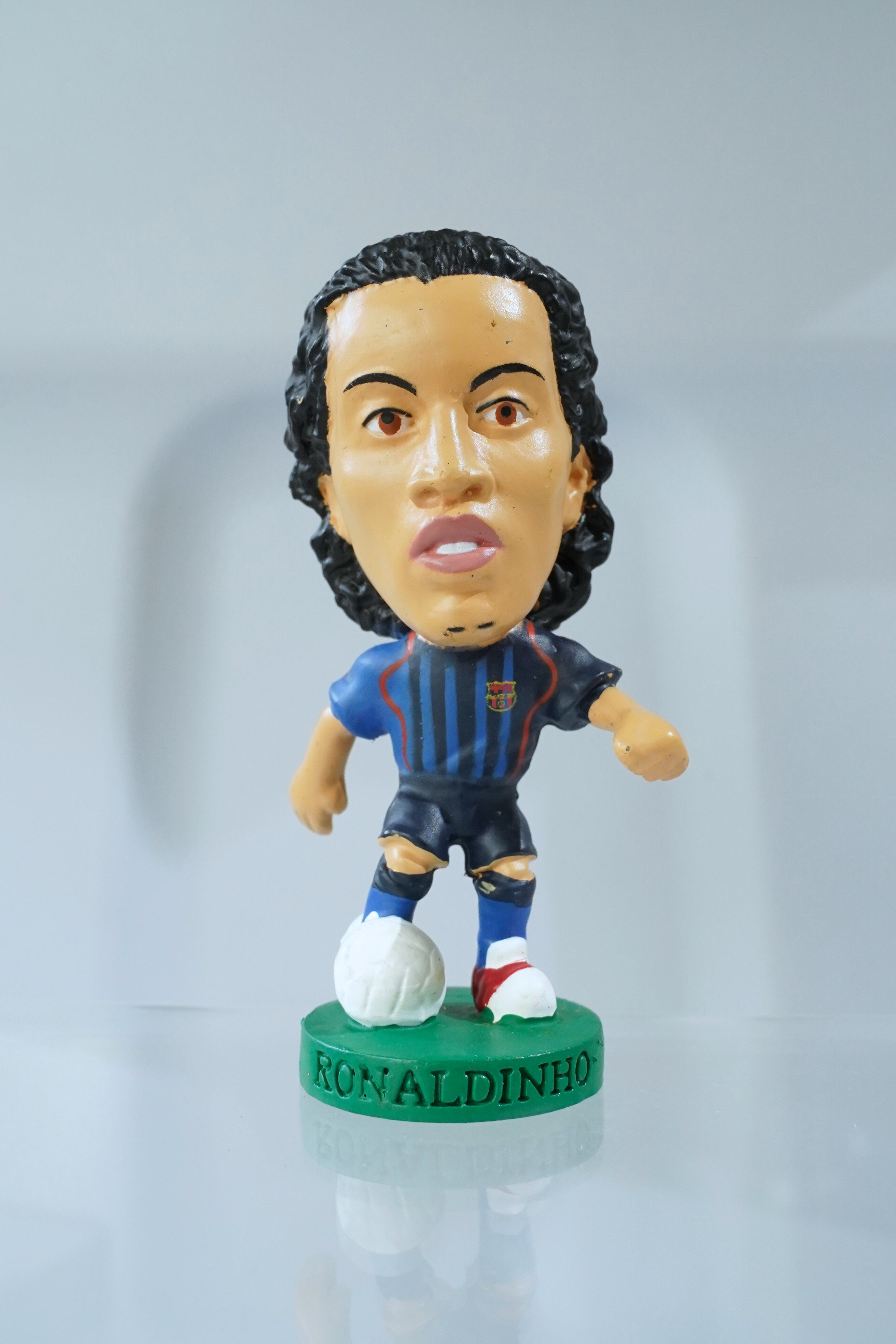 ロナウジーニョ(Ronaldinho)PRO1176 FCバルセロナ No.10 Corinthian ProStars 2005 グリーン台座 サッカーフィギュア