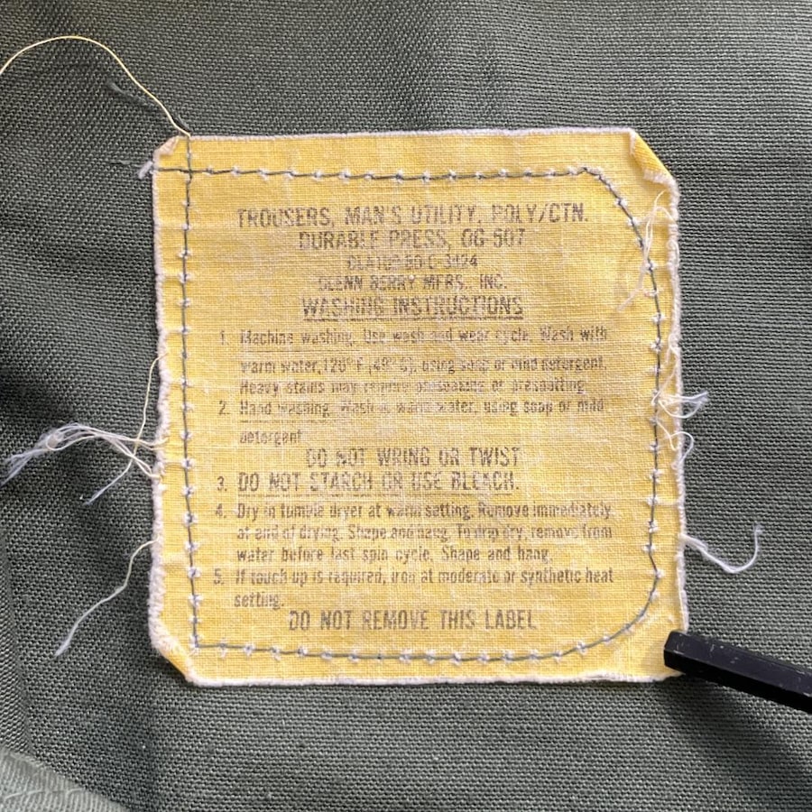 米軍OG-507ベイカーパンツの黄色いタグ TROUSERS MAN'S UTILITY POLY/CTN DURABLE PRESS OG-507