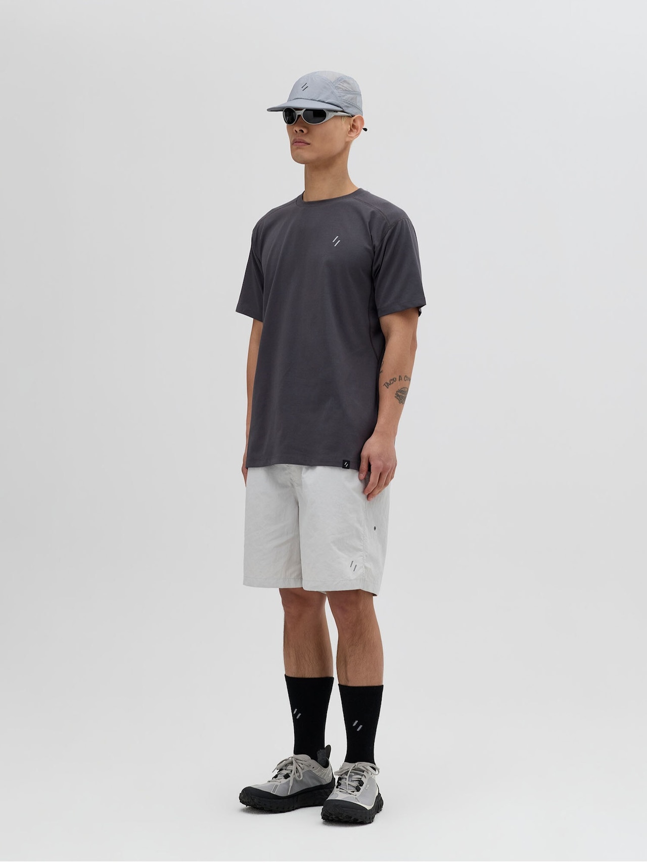 AEREN T-SHIRT_CHARCOAL