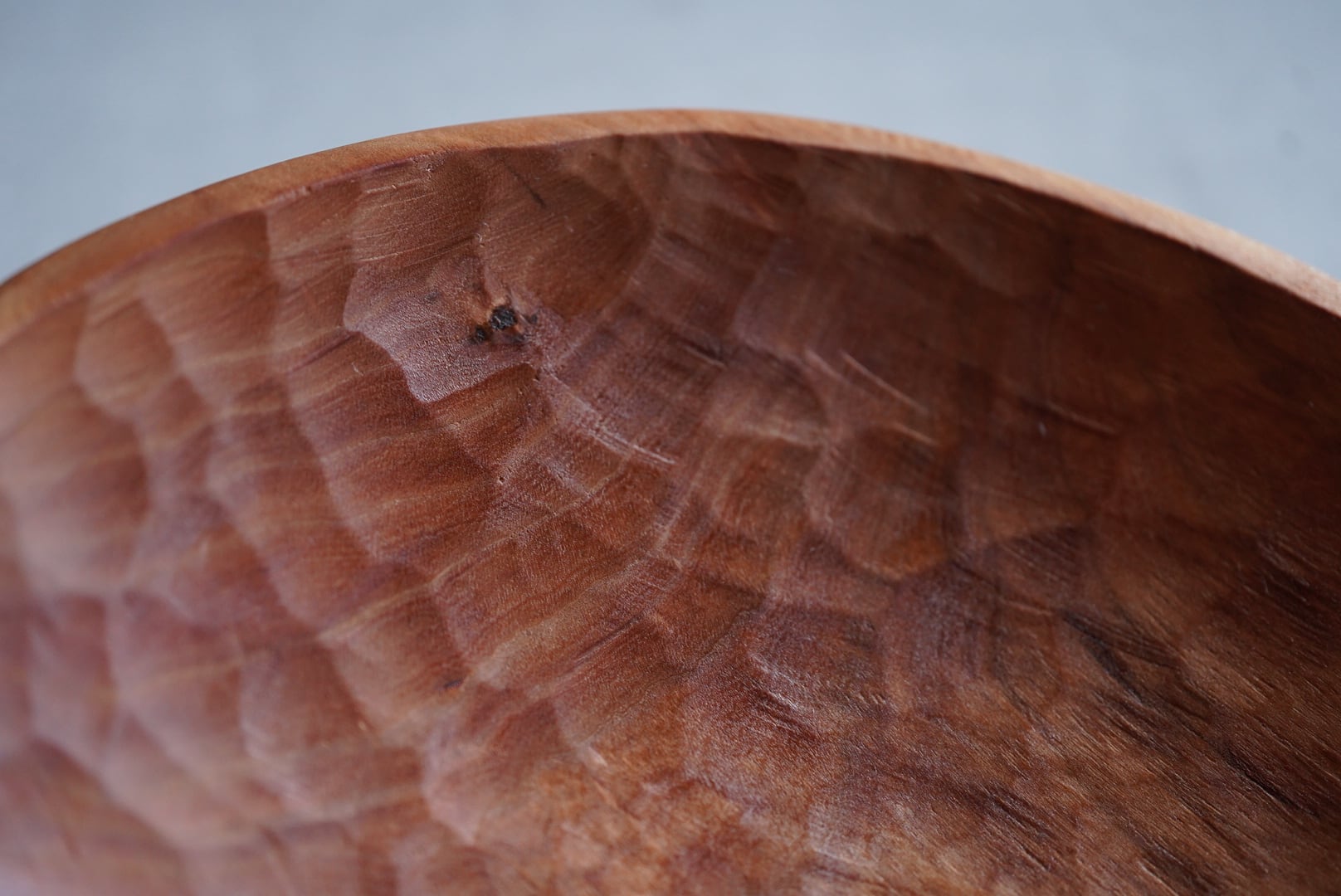 角俊弥　木工作家　器 角俊弥｜ 7-2 丸皿 チェリー | 日ト［hito gallery］