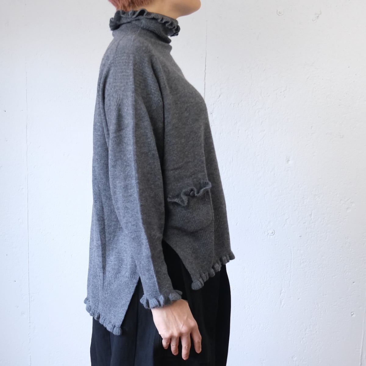 TOWAVASE(トワヴァーズ）Volant turtle neck cashemere 1ply カシミヤ