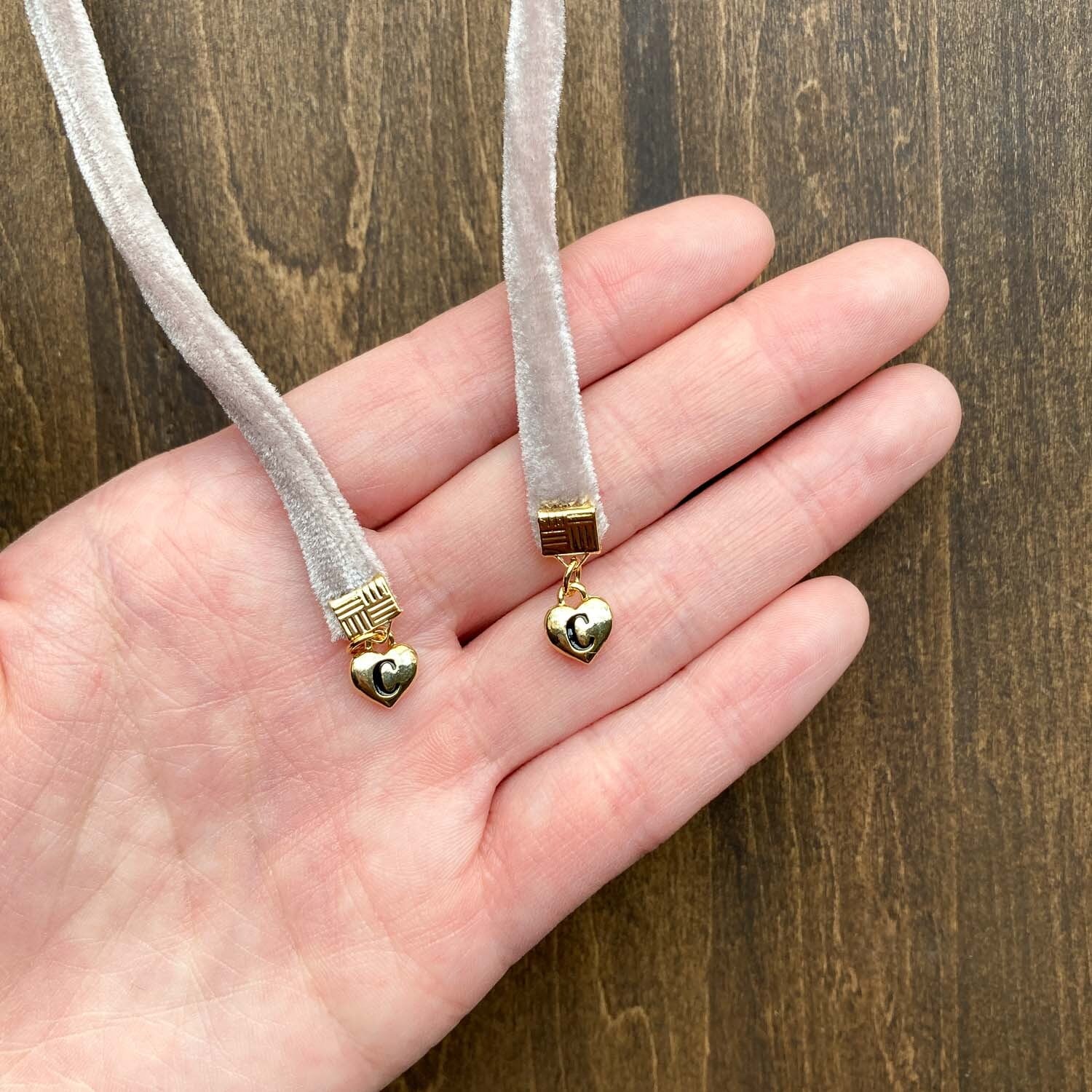 ハートチャームとベロアリボンのヘアゴム | Dua-アクセサリーパーツ
