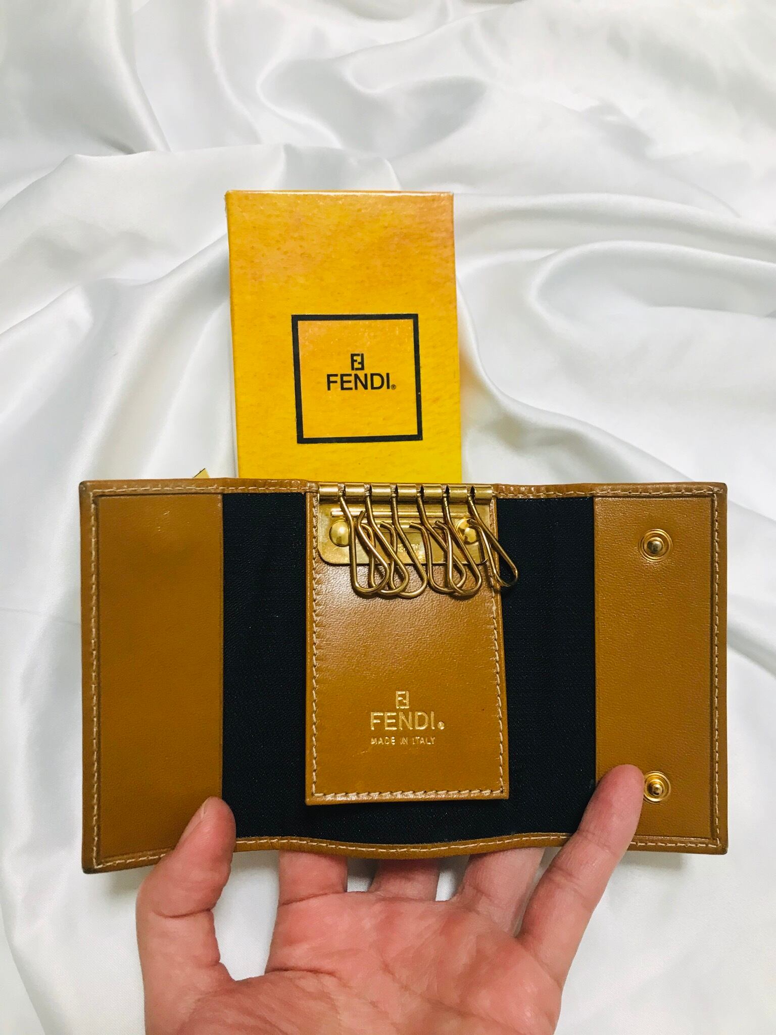 FENDI パスポート ケース パスケース（フェンディのパスポートケースと 