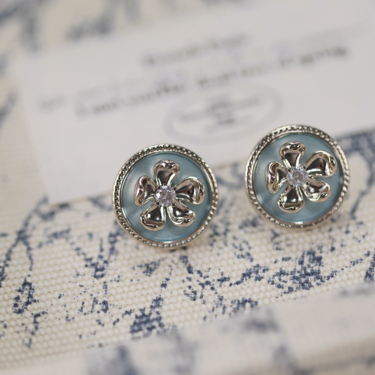 レトロなフラワーモチーフイヤーアクセサリー A10267