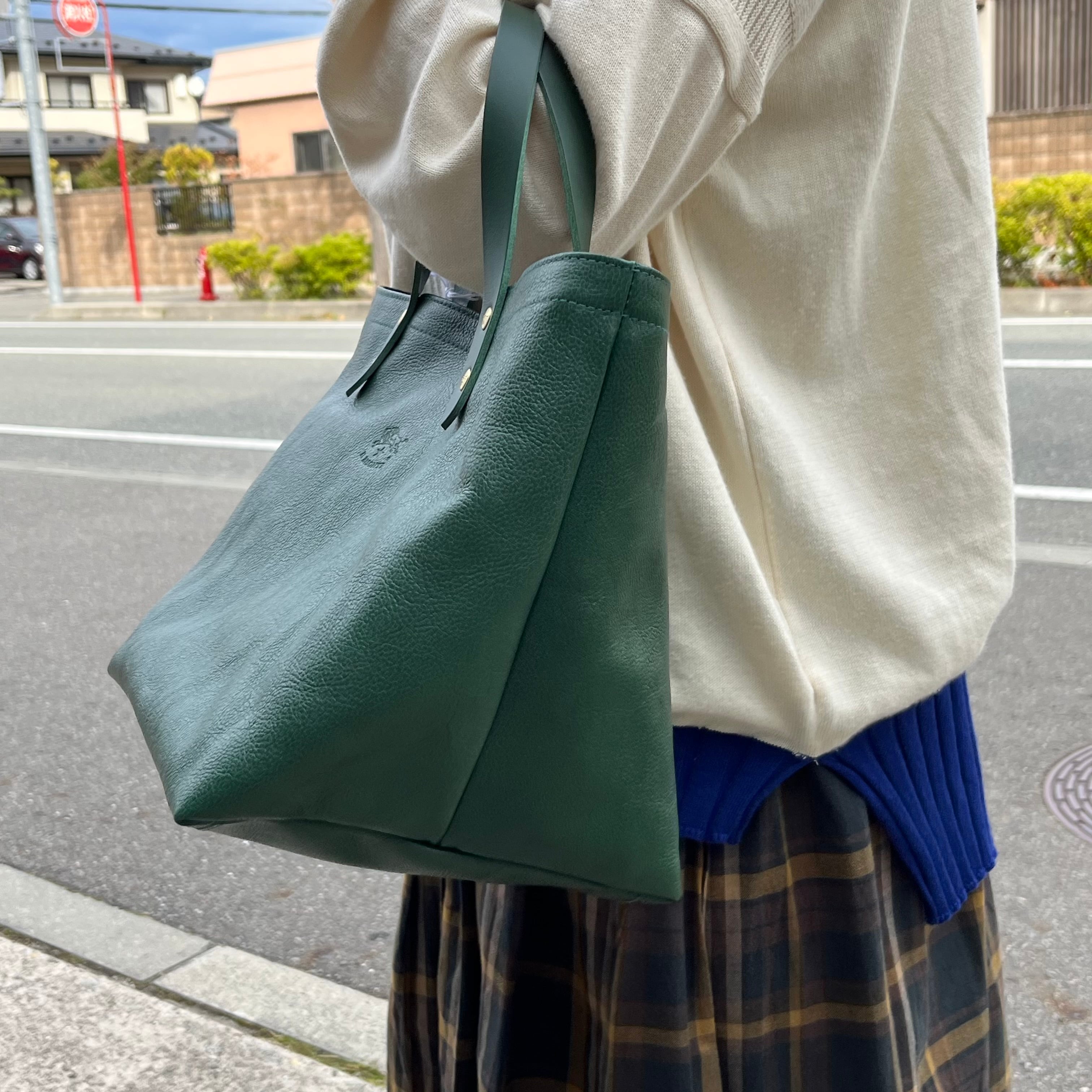 イルビゾンテ　トートバッグ　緑　グリーン　レザー　ロゴ　肩掛け　ビジネス IL BISONTE/00114/トートバッグ(グリーン) | QREEQ