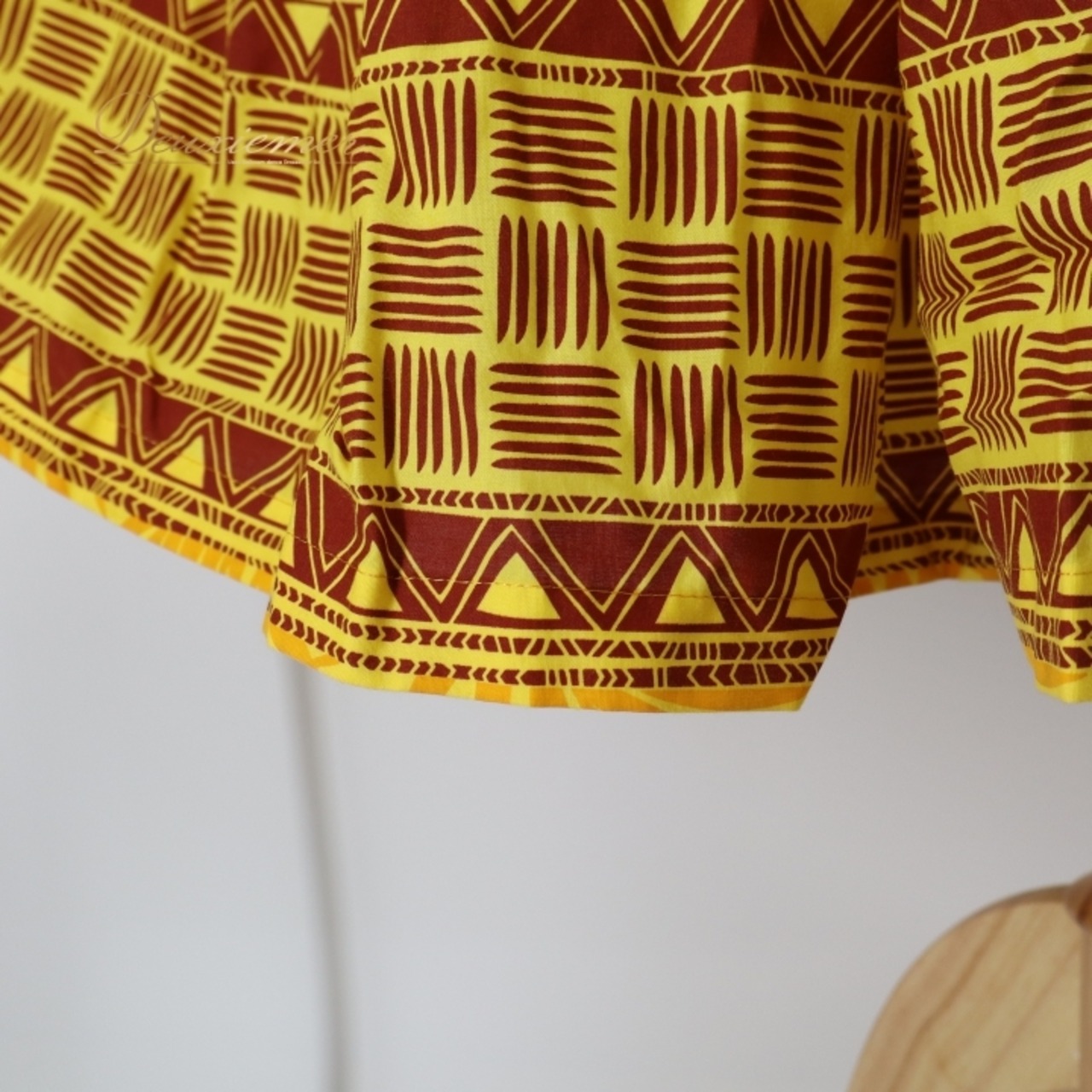 フラダンス 衣装 パウスカート イエロー系 パウスカートショップ 日本製 ハイビスカス柄 カヒコ柄 ハワイアンプリント アロハ フラ ダンス レッスン 練習 シングル スカート フレア 華やか 鮮やか 明るい かわいい おしゃれ ブラウン系 黄 アロハシャツ フラダンス練習着 イエロープリント ハワイアンデザイン トロピカルスタイル