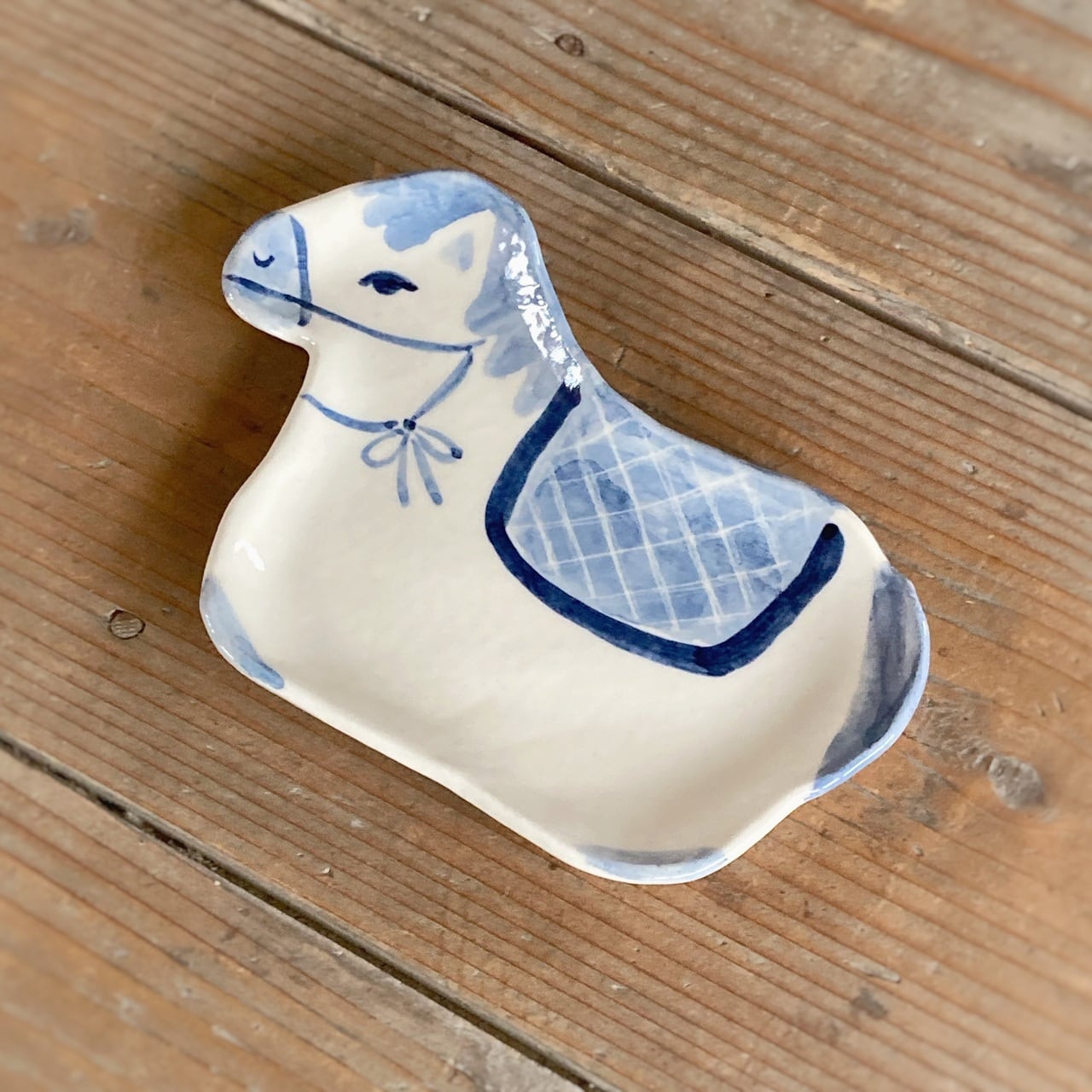 うま型皿　（染付）