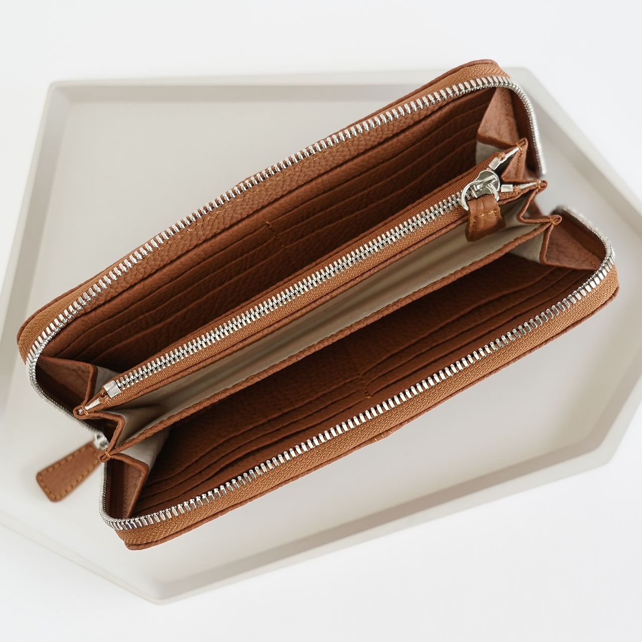 【本革】ラウンドファスナー長財布｜de’syu｜ドイツシュリンク × 大容量デザイン　ブラウン・画像3