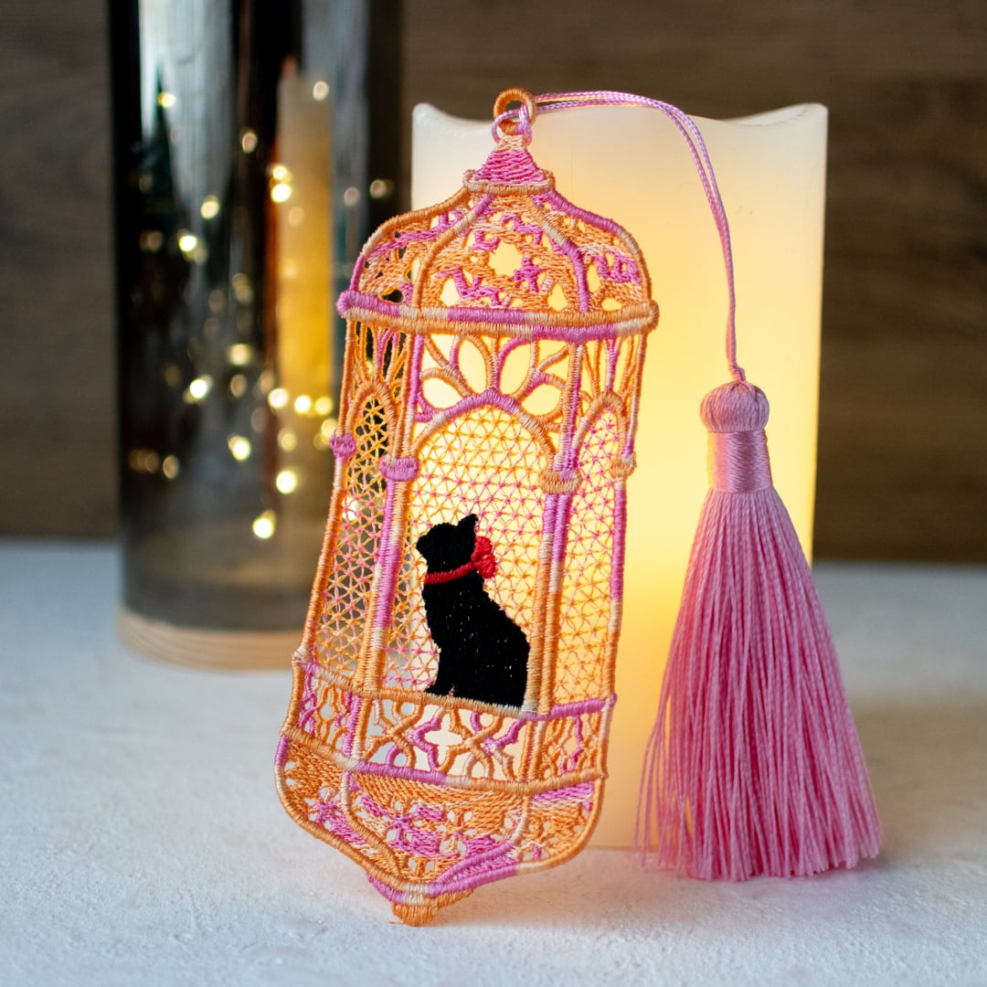猫の幻想灯⁺。✧₊˚レース刺繍のしおり/オーナメント