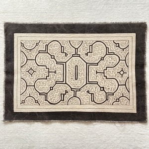 カフェマット 10　白35x25cm シピボ族の泥染め　shipibo matt 先住民の工芸　カフェマット　プレイスマット