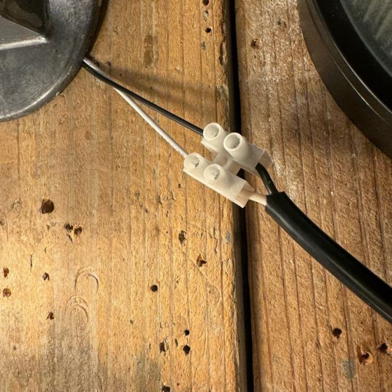 TOPANGA Lighting　レトロインダストリアルアイアンウォールランプ　ホワイト　アウトドア　壁付け　コンセント接続　玄関　ガーデン　ベランダ　テラス
