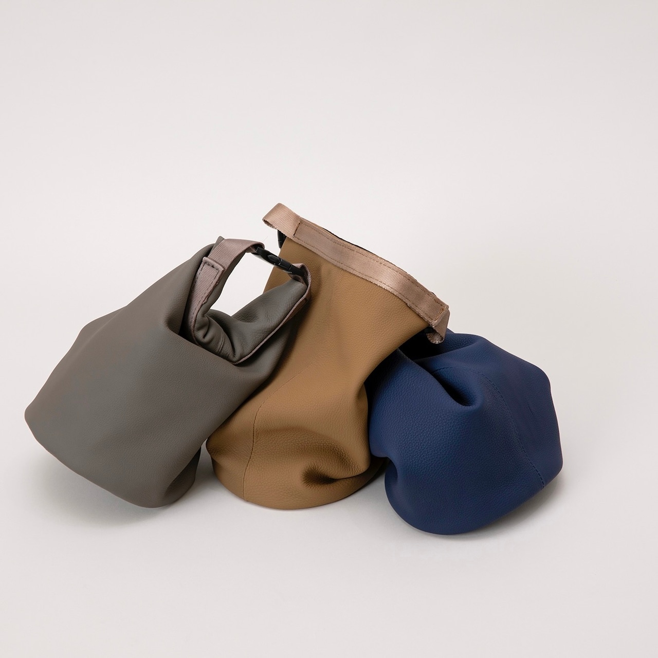 E R A. BUBBLE CALF ROLLTOP BAG 3L S007