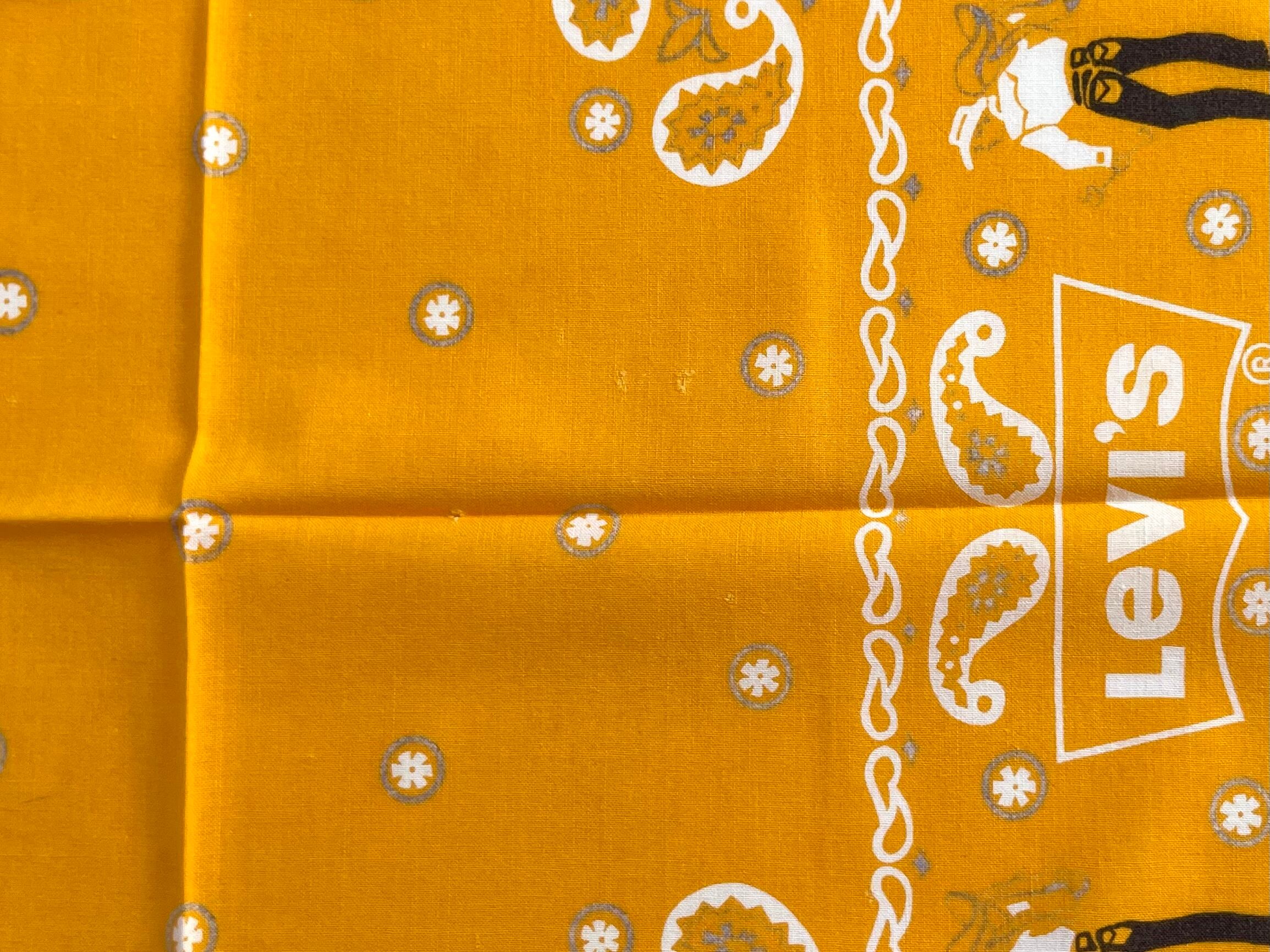 yellow‼︎】 90s LEVI'S SADDLEMAN ヴィンテージ バンダナ | swallows