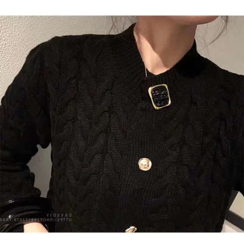 ケーブル編みニットカーディガン