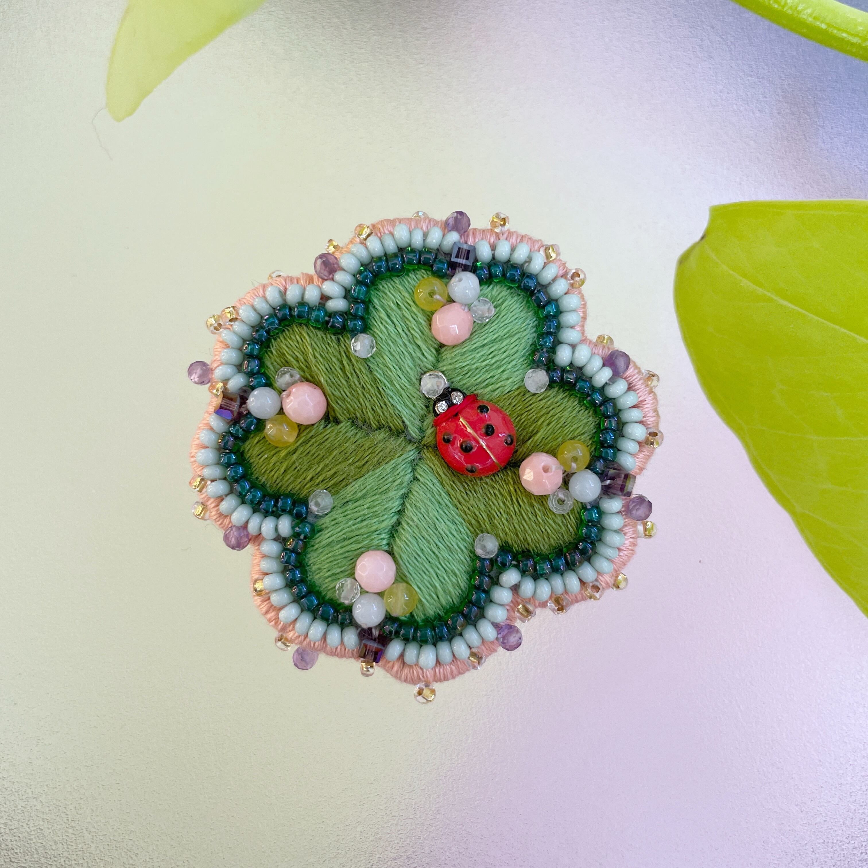 てんとう虫 クローバー 刺繍 鼻緒 正絹 日本製 退け